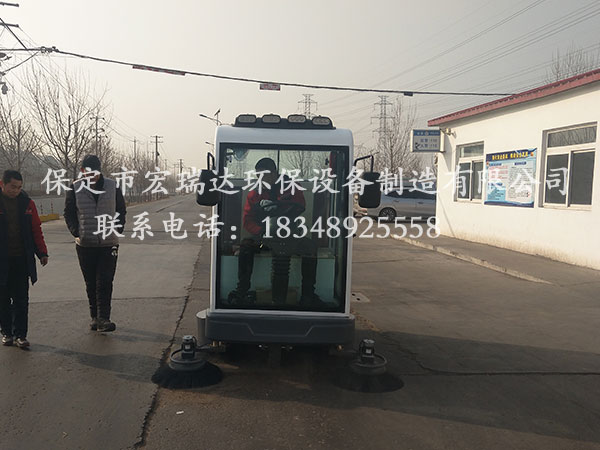 宏瑞達(dá)HRD-2100雙風(fēng)機(jī)掃地車入駐天津華盈安誠科技案例