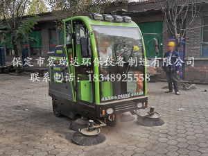 河北宏瑞達(dá)電動(dòng)掃地車2150在河南安陽(yáng)肥料廠上崗